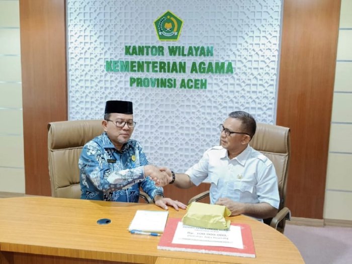 Kemenag Aceh Serahkan Zakat Karyawan Senilai Rp150 Juta untuk Tahun 2024