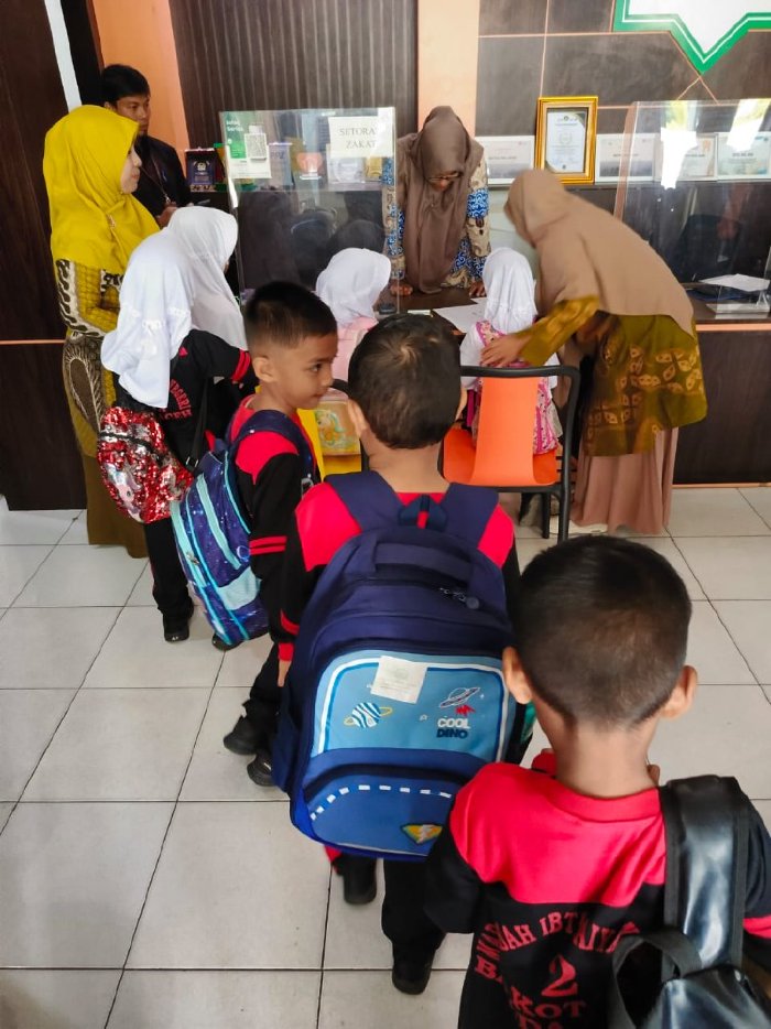 MIN 2 Kota Banda Aceh Kunjungi Baitul Mal Aceh, Tanamkan Semangat Berbagi Sejak Dini