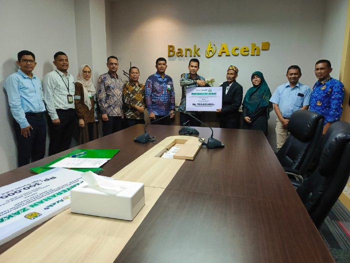 Bank Aceh Syariah Serahkan Zakat Karyawan Rp 700 Juta ke BMA